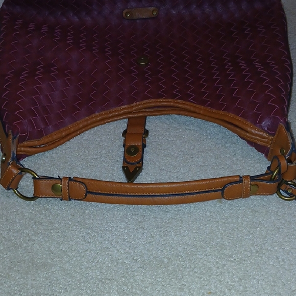 Simply Noelle Woven Leather Shoulder Bag - Picture 4 of 5